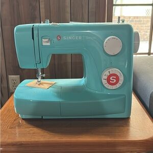 Singer Simple Sewing Machine in Teal